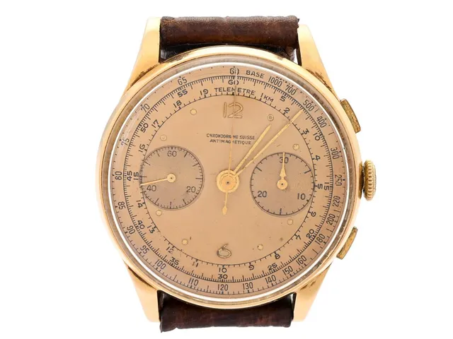 CHRONOGRAPHE SUISSE, Antimagnetique, kronograf, "Telemetre", Cal Landeron 48, Boett nr. 3270, herrur, 38 mm, 18K guld, manuell, plexiglas, skadad urtavla, skadad boett (böjt bandhorn), läderband, ca 1955.