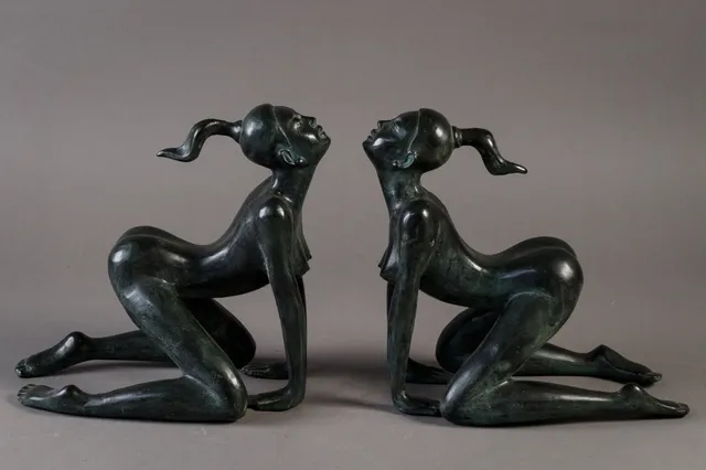 Bronze bogstøtter. Nøgne kvinder (2)