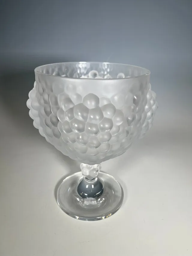 RENÉ LALIQUE. Großer Pokal mit Weintrauben, 2. Hälfte 20.Jh.