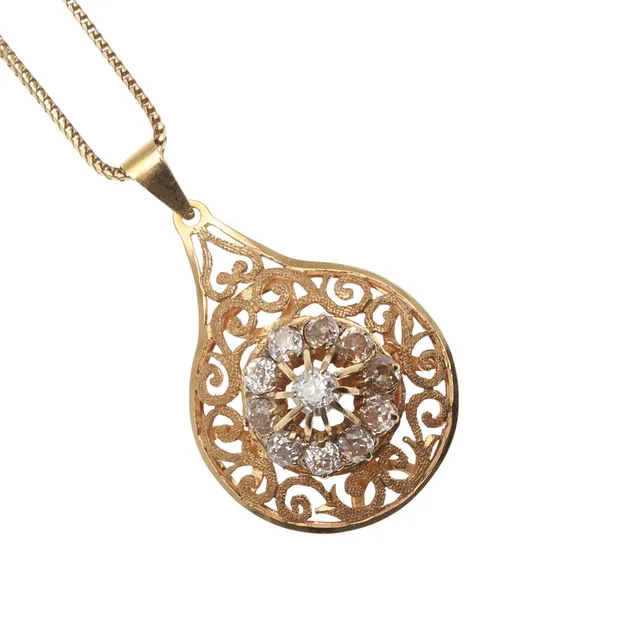 A DIAMOND AND 18CT GOLD PENDANT.