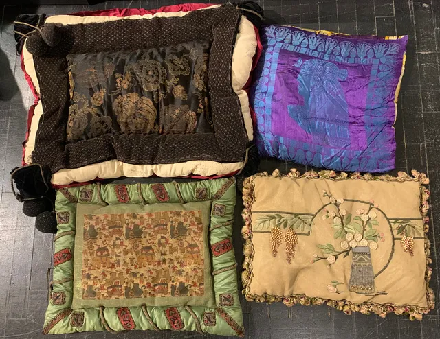 Four Art Nouveau-Art Deco cushions in silk and cotton, circa 1925.