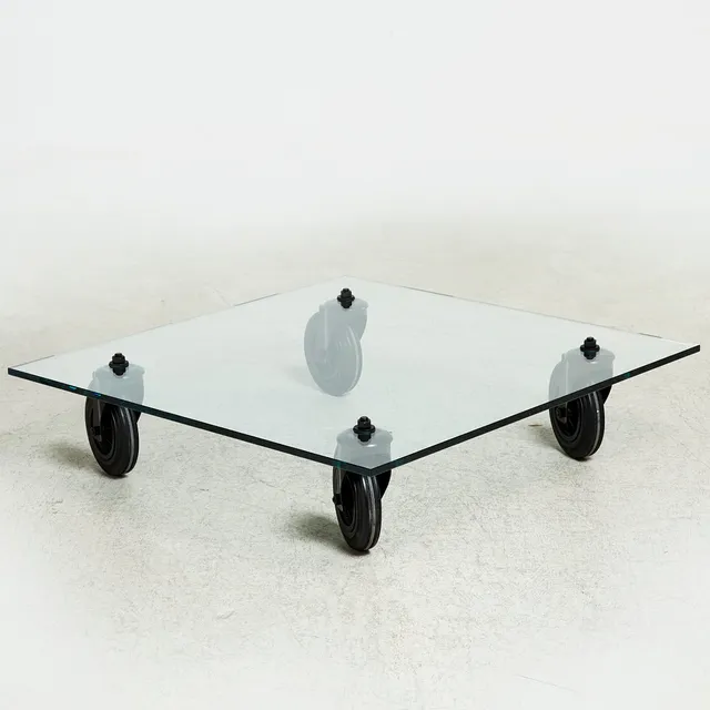 GAE AULENTI. SOFFBORD/RULLBORD, "TAVOLO CON RUOTE", Fontana Arte, glasskiva, på hjul.