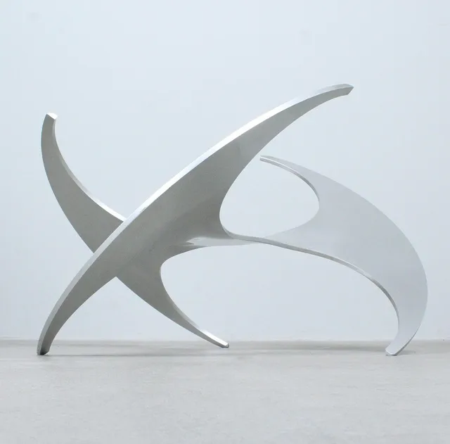 KNUT HESTERBERG. Ronald Schmitt. Skulpturales Tischgestell, Modell 'Propeller', 1960er Jahre.