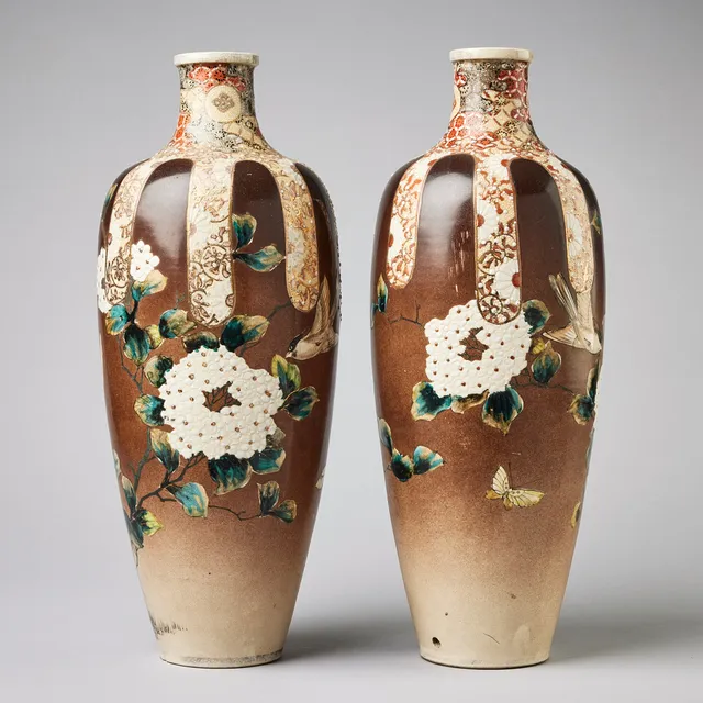 A PAIR OF JAPANESE 'SATSUMA' VASES.