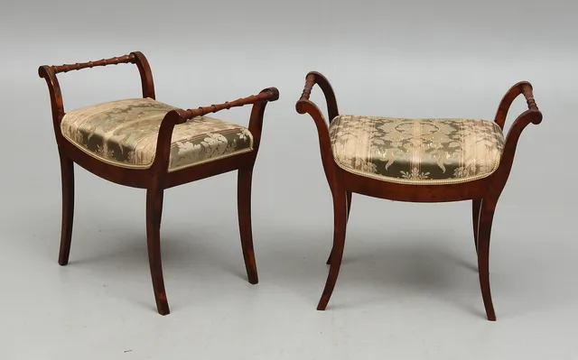 BANKETTER, ett par, mahognyfanér, 1800-tal.