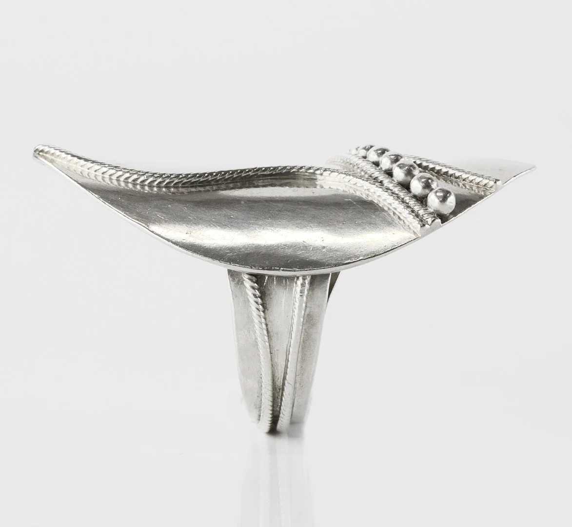 ROSA TAIKON. Ring, "Livslinjen" silver 925, Signerad 1989. — Rings — Hälsinglands Auktionsverk