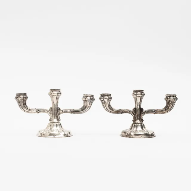 LJUSSTAKAR, 1 par, silver, rokokostil Tyskland, 1900-tal.