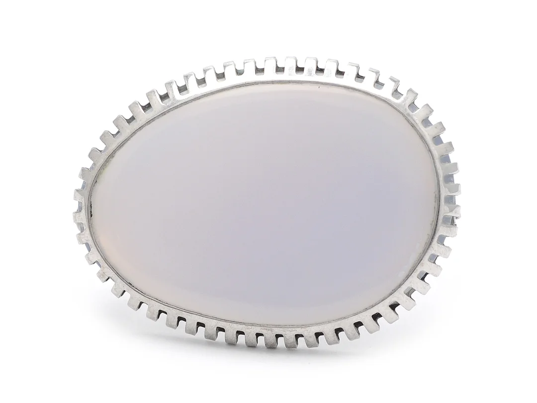 BROSCH, silver, blå kalcedon, mått 4,5 x 3,4 cm, vikt 13,4 g. — Smycken/Brosch — Kaplans