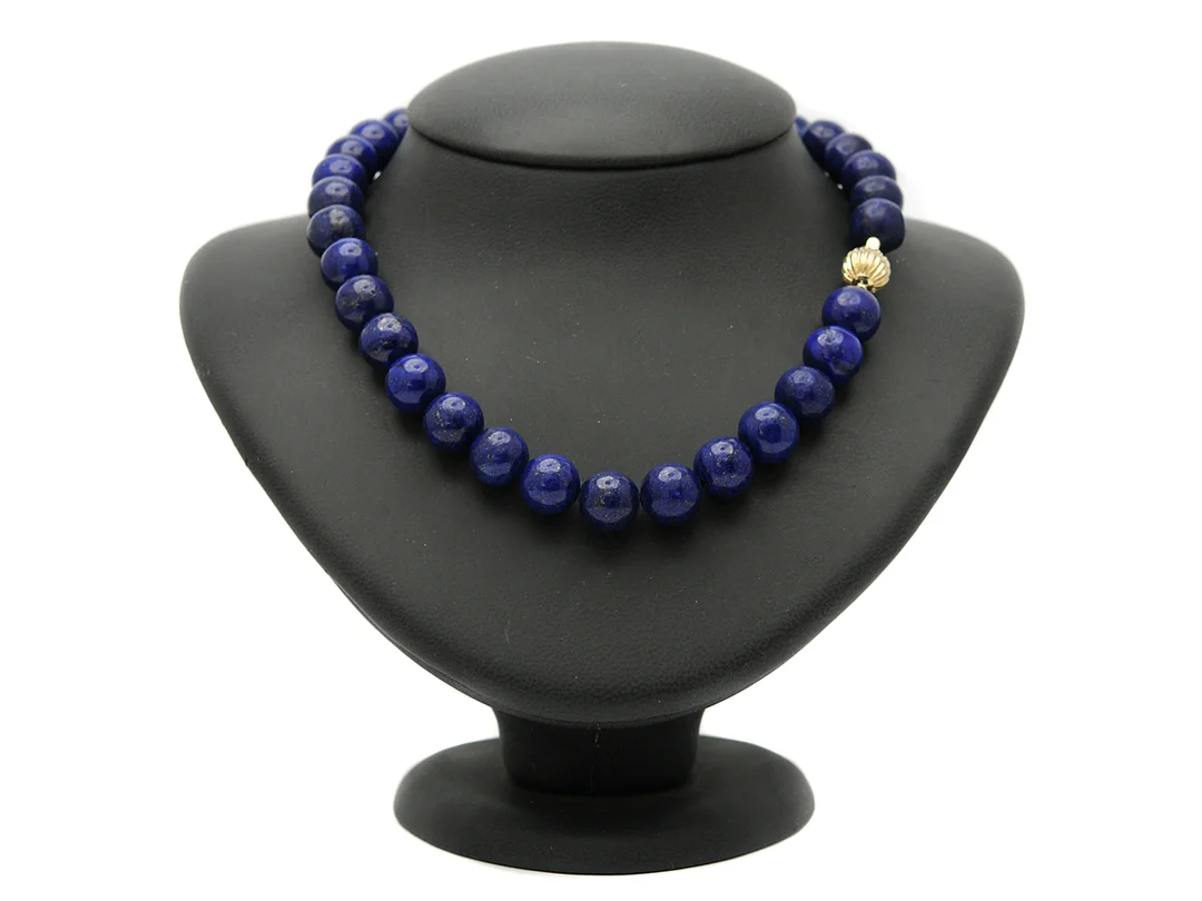 COLLIER, lapis lazulikulor ca 11,5-12,5 mm, lås i 14K guld, längd 40 cm. — Smycken/Collier — Kaplans