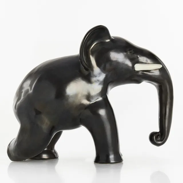 ALLAN EBELING (1897-1975). Skulptur, i form av elefant, glaserat lergods i svart och vitt, Upsala-Ekeby, tillverkad 1929-38.