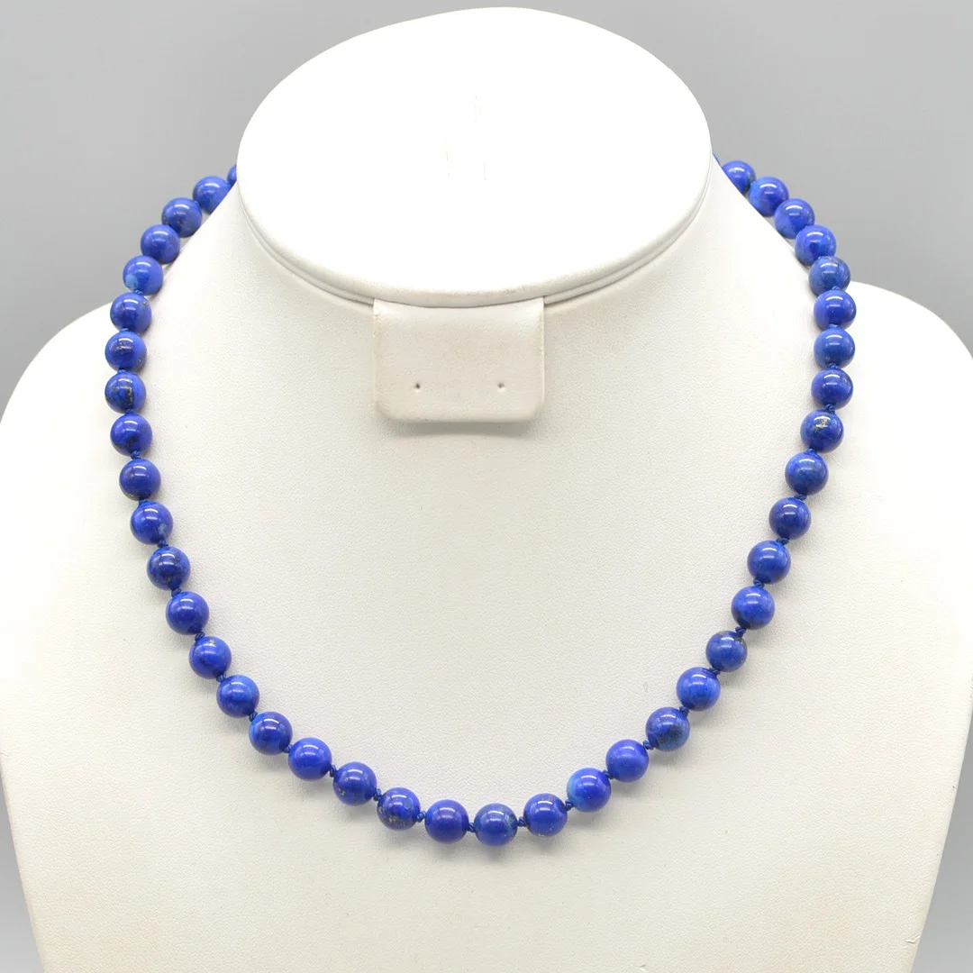 DESIGNERCOLLIER AUS LAPISLAZULI, VERSCHLUSS AUS STERLINGSILBER, POLIERTE PERLEN, 20. JAHRHUNDERT. — Necklace — Kunst- und Auktionshaus Kleinhenz