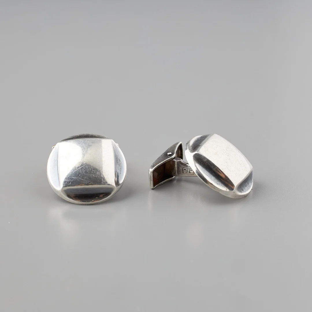 ELIS KAUPPI. MANSCHETTKNAPPAR, silver, Kupittaan Kulta, Åbo 1962. — Cufflinks & Tie Pins — Stockholms Auktionsverk Helsinki