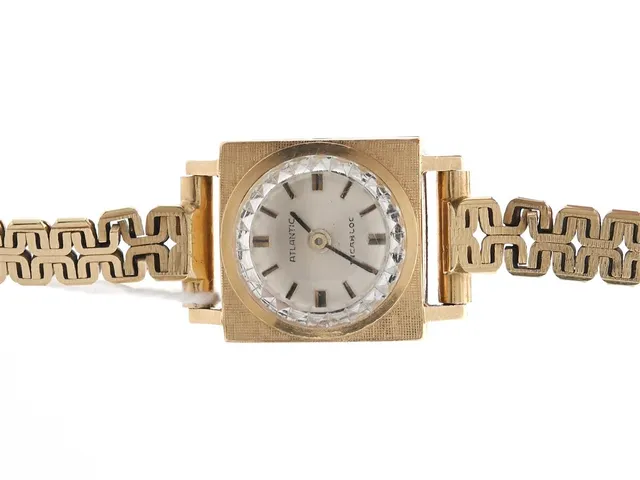 Armbandsur, Atlantic, 18K, 16x16mm, brv: 24,1g, manuell (defekt, krona saknas), länk i 18K (skev)