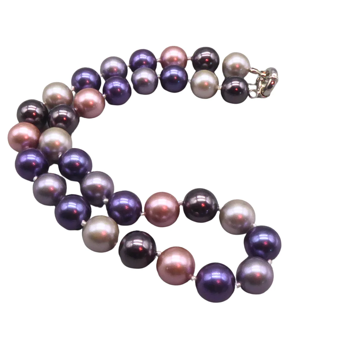 FARBIGE PERLENKETTE MIT EINEM VERSCHLUSS AUS 925ER SILBER. — Necklace — Auktionshaus Stuber's Hammerschlag