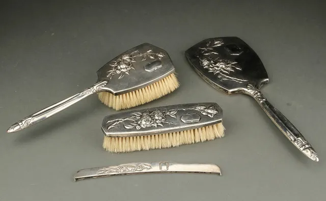 Kinesisk toiletgarniture af sølv, 1900-tallets begyndelse (4)