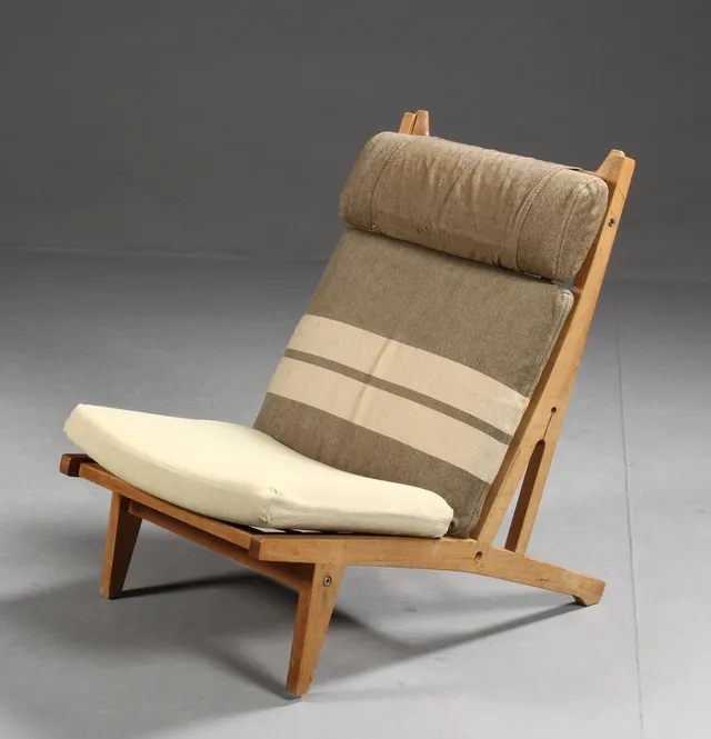 Hans J. Wegner. Lænestol, egetræ, model GE375