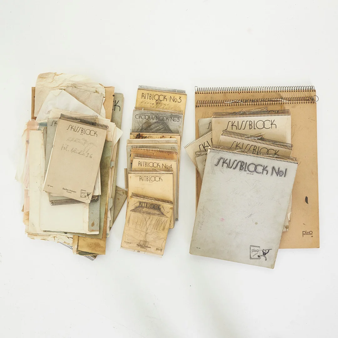 EDDIE FIGGE. Skissblock, ca 26 st, delvis med signatur. — Drawings — Stockholms Auktionsverk Magasin 5