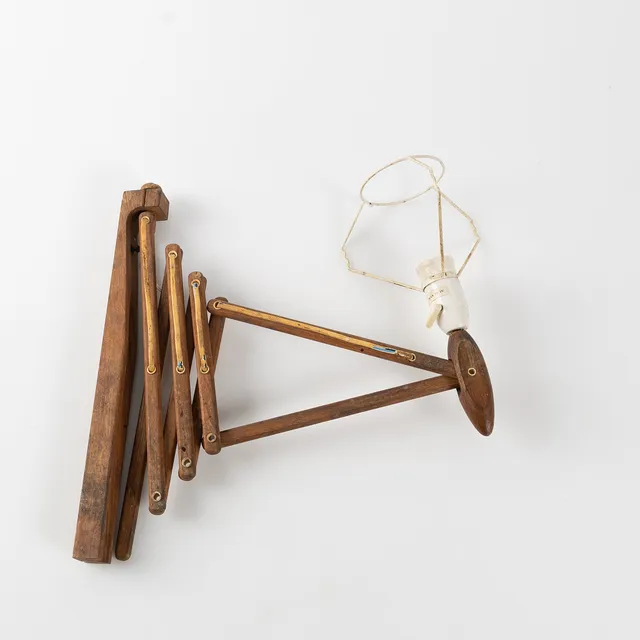 ERIK HANSEN. Vägglampa, "Le Klint", ek, Danmark, 1950/60-tal.