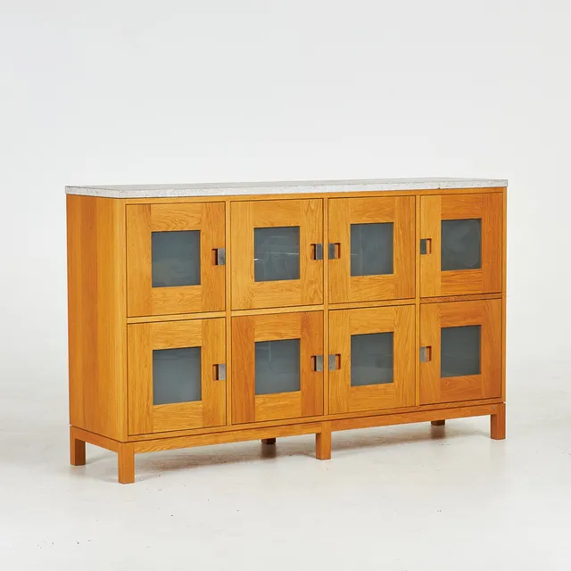 KRISTIAN ERIKSSON. SIDEBOARD/SKÄNK, samtida, G.A.D, stomme i ek, skiva i kalksten, skåpsluckor delvis i glas, brickmärkt framtill.