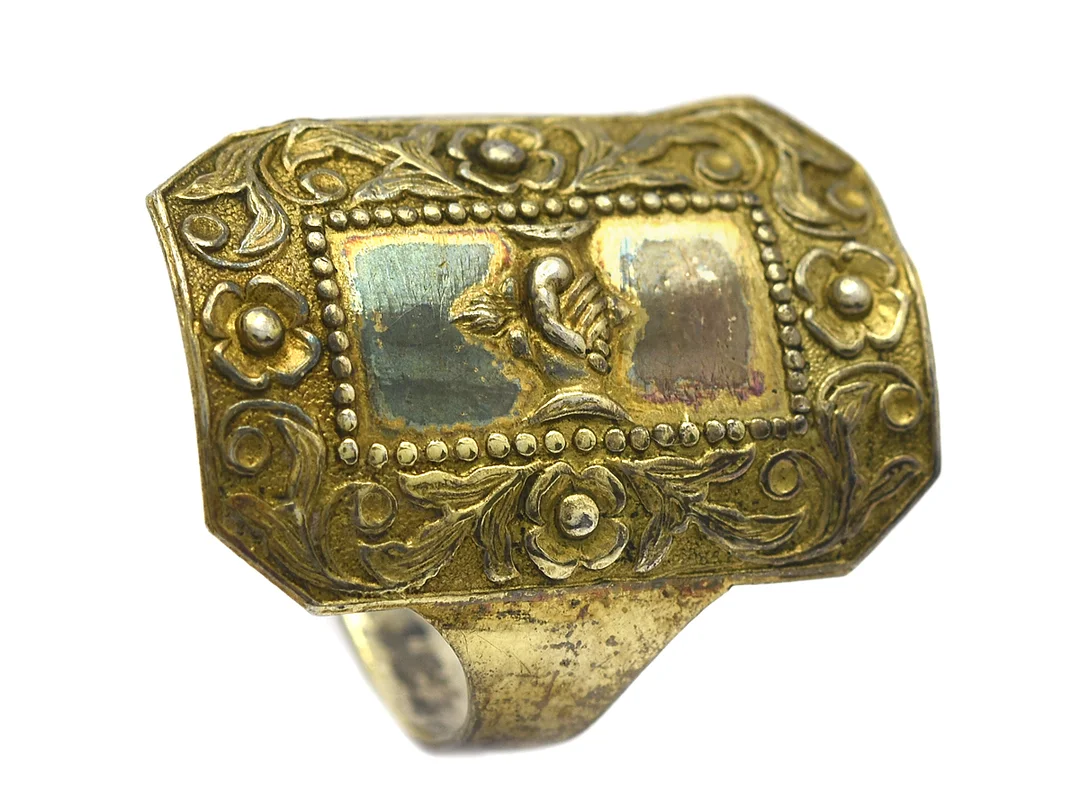 RING, förgyllt silver, antik, stl 19,25 mm, vikt 2,7 g. — Smycken/Ring — Kaplans