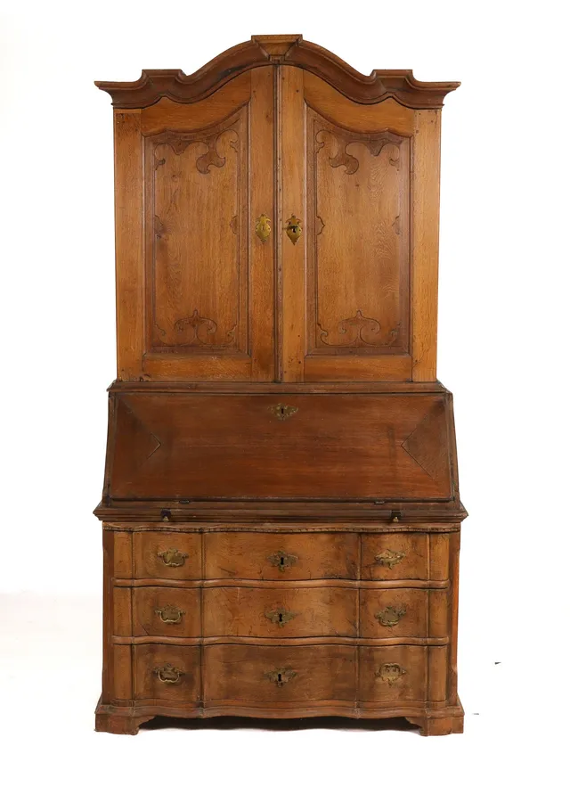 Large baroque oak chatol, 18th century