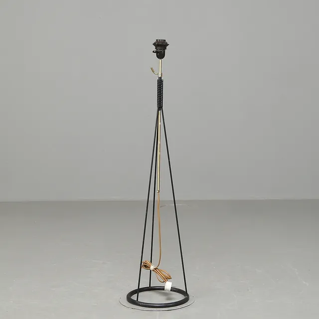 GOLVLAMPA mässing, svärtad metall och plasttråd, 1950-tal.