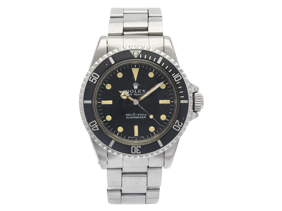 ROLEX, Oyster Perpetual, Submariner (660ft=200m, Swiss-T<25), s.k. "feet first dial", Ref nr. 5513, Serie nr. 2775341, Cal 1520, Boett nr. 5513, herrur, 39 mm, stål, automatisk, plexiglas, defekt, gravyr, Fliplocklänk (folded), viklås "Pateted", Ref nr. 9315-3.72/280+380, OBS: ett ändfäste (380) är till GMT 1675, tillverkad fjärde kvartalet 1970. — Klockor/Rolex — Kaplans