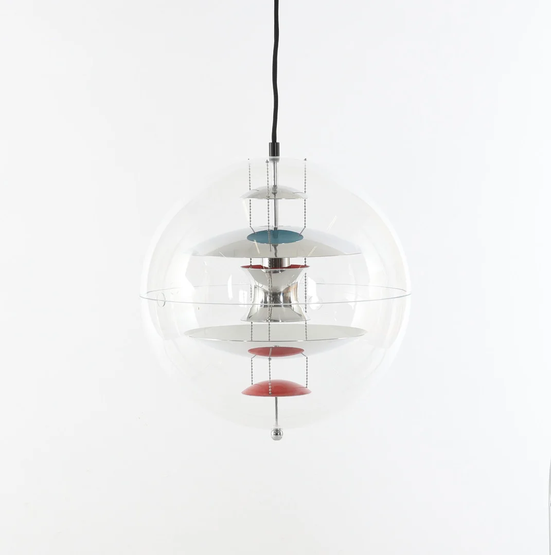 VERNER PANTON. 1926-1998. "VP Globe", taklampa, diameter 40 cm, Verpan, 2021. — Ceiling lights — Auktionsverket Engelholm