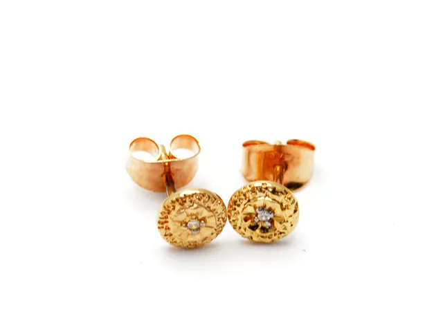 Örhängen 18K 0,6g med åttkantslipade diamanter 2xca.0,005ct