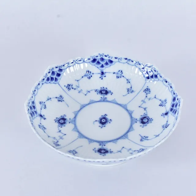 SKÅL, porslin, "Musselmalet" halvblond, Royal Copenhagen, Danmark.