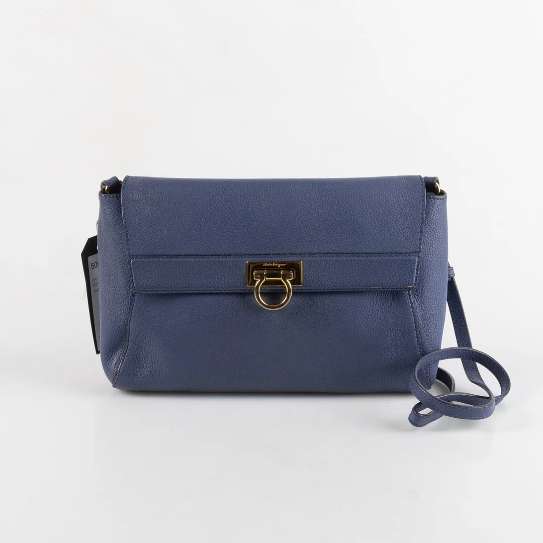 SALVATORE FERRAGAMO, Väska. — Vintage & Designer Fashion — Stockholms Auktionsverk Helsingborg