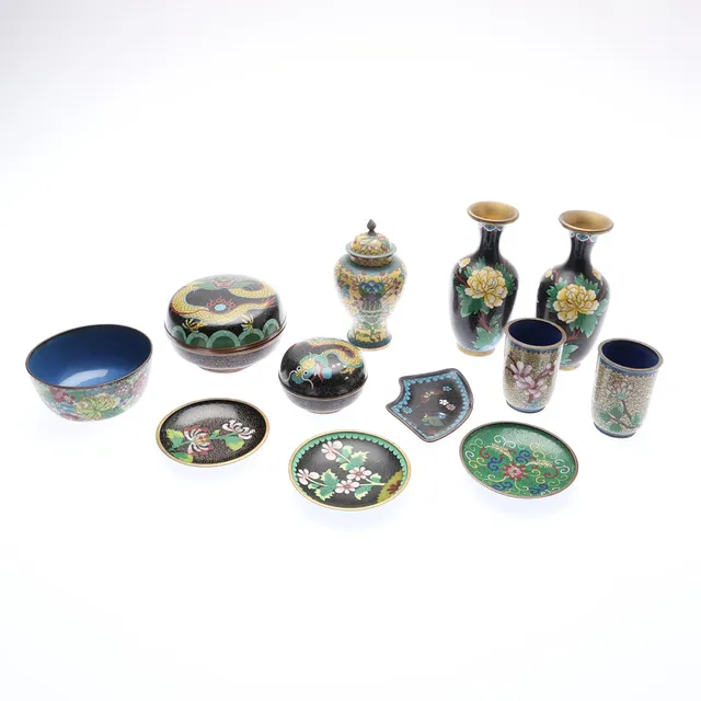 COLLECTION OF CHINESE CLOSOINNE. (12).