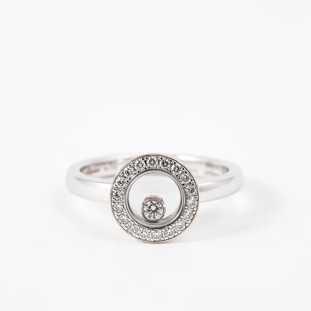 CHOPARD, "Happy Diamonds", ring, 18 k vitguld, 1 flytande briljantslipad diamant, bekransad av 18 briljantslipade diamanter, totalt ca 0,22 ct.