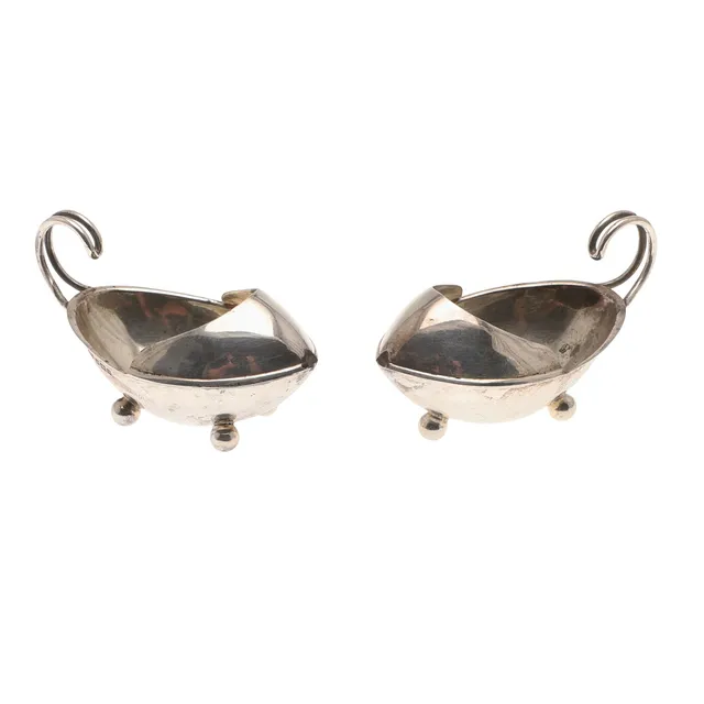 A PAIR OF EARLY 20TH CENTURY UNUSUAL SILVER MEDICINE FEEDERS.