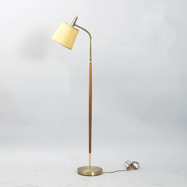 GOLVLAMPA, teak/mässing, AB Armaturhantverk, 1900-talets mitt.