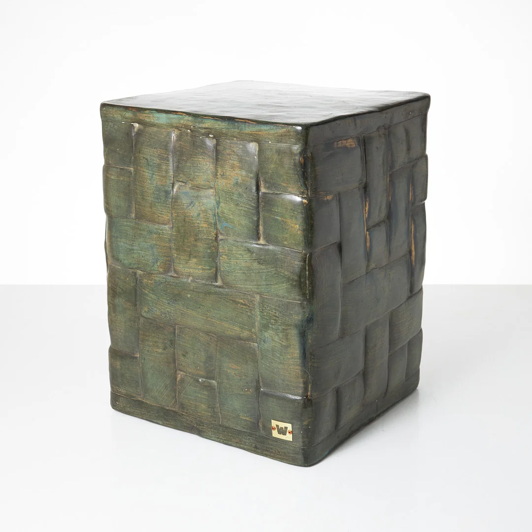 ANDREAS WARGENBRANT (FÖDD 1967). skulptur/ pall, grönpatinerad brons, skyltmärkt W 3/8. — Sculptures & Bronzes — Stockholms Auktionsverk Magasin 5