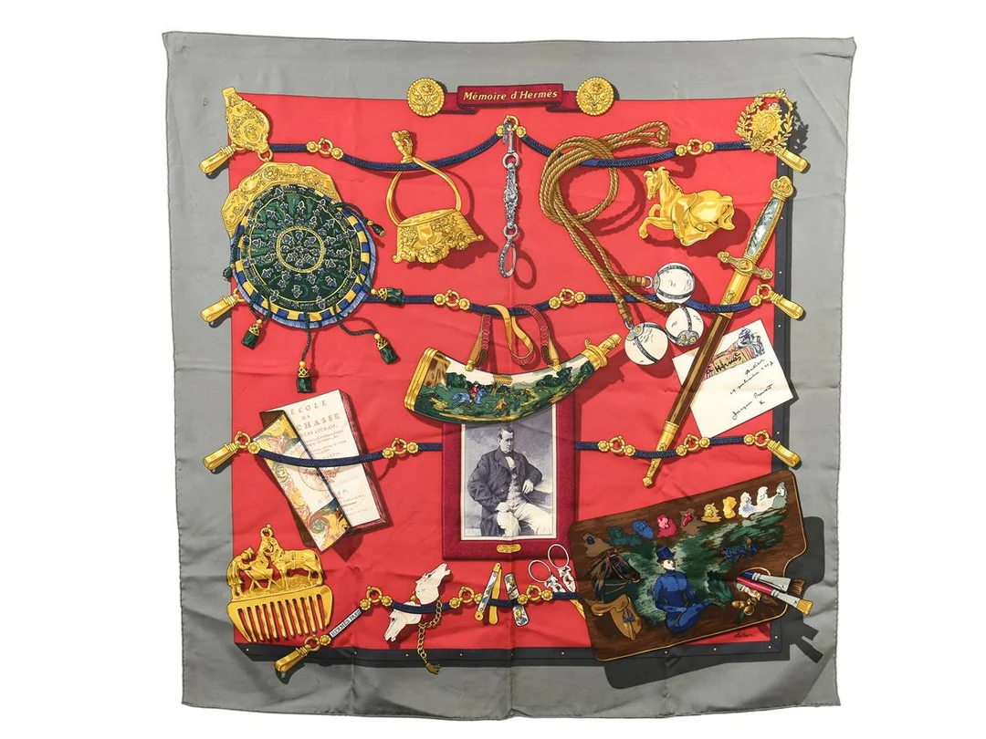 SCARF, HERMÈS, Memoire d´Hermès, Caty Latham, 100% siden, 90x90 cm, grå, röd, gul, blå, flläckar. — Accessoarer/Scarves — Kaplans