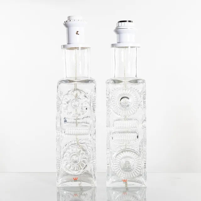 OVE SANDBERG. Ett par, bordslampor, glas, Kosta, signerade, 1900-talets andra hälft.