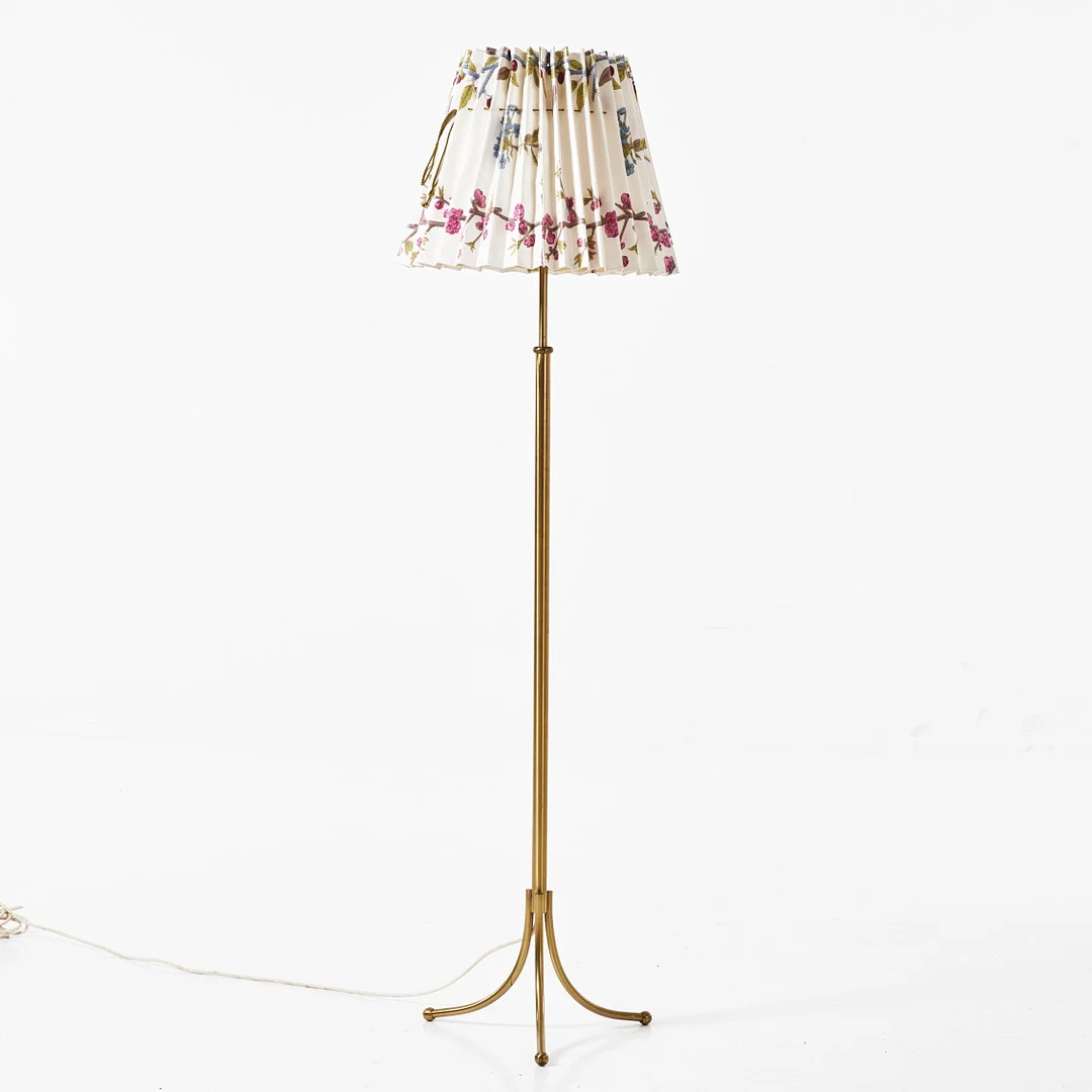 JOSEF FRANK. golvlampa, modell "2326", för Firma Svenskt Tenn, justerbar höjd, 1950-60-tal. — Floor lights — Stockholms Auktionsverk Magasin 5