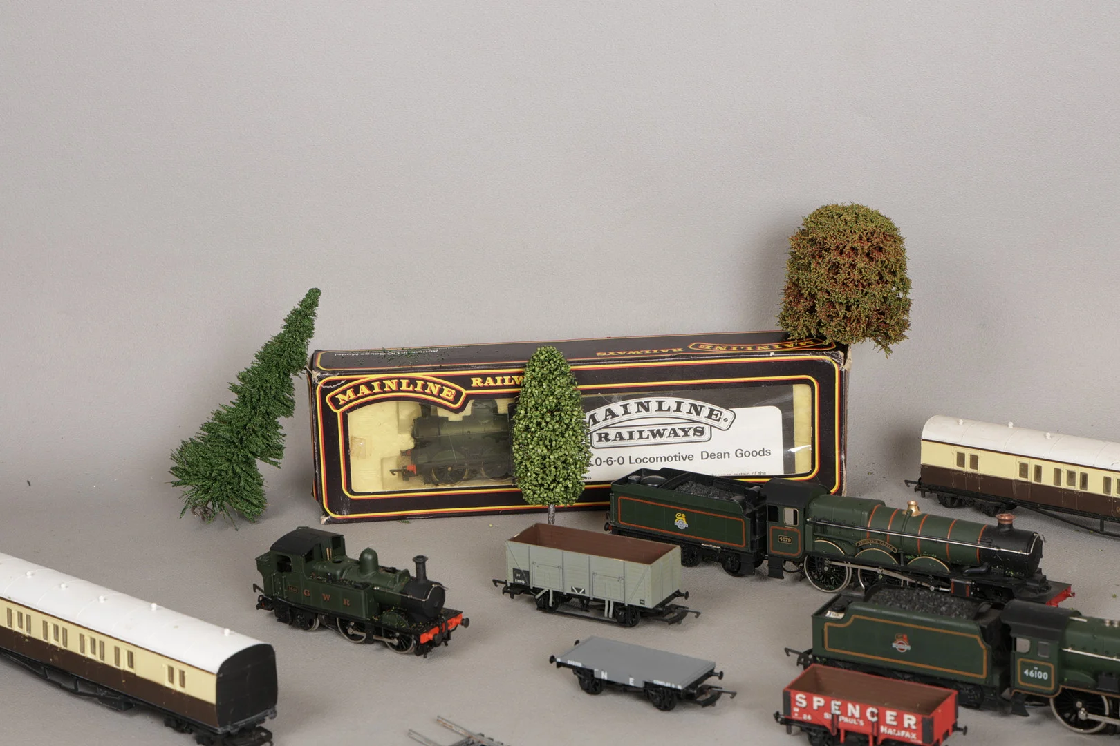 A SELECTION OF MODEL RAILWAY LOCOMOTIVES. — Model railways — Bishop & Miller