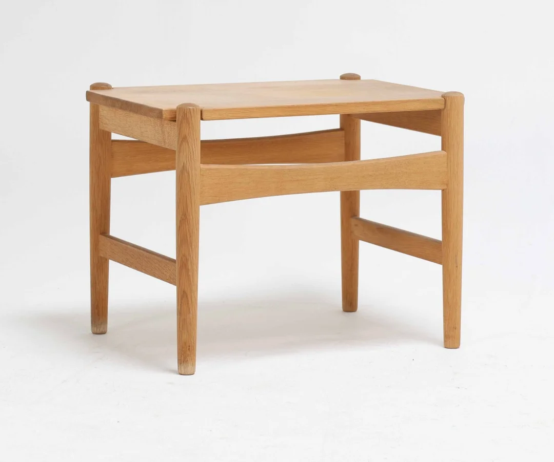 Hans J. Wegner (1914-2007) for Andreas Tuck: Oak side table — Furniture/Coffee tables, occasional tables — Lauritz