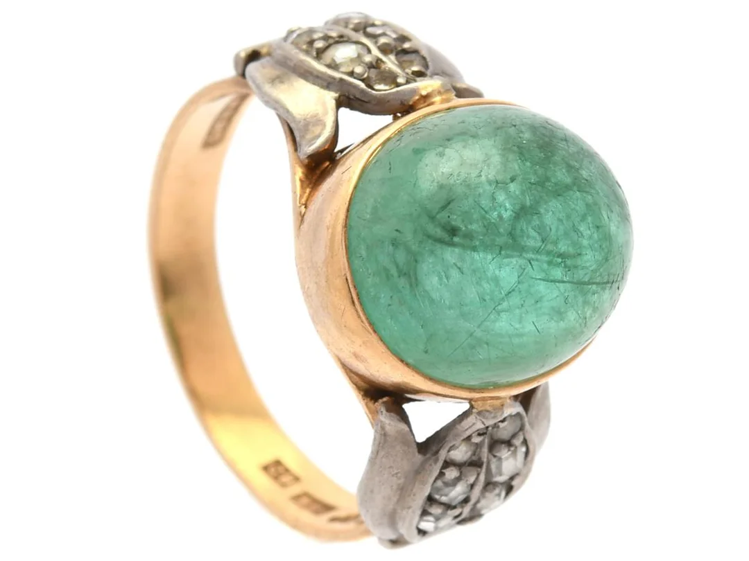 ENGELBERT, ring, 18K guld/silver, cabochonslipad smaragd, rosenslipade diamanter, Stockholm 1953, stl 17,25 mm, vikt 5,7 g, smaragden med slitage. — Smycken/Ring — Kaplans