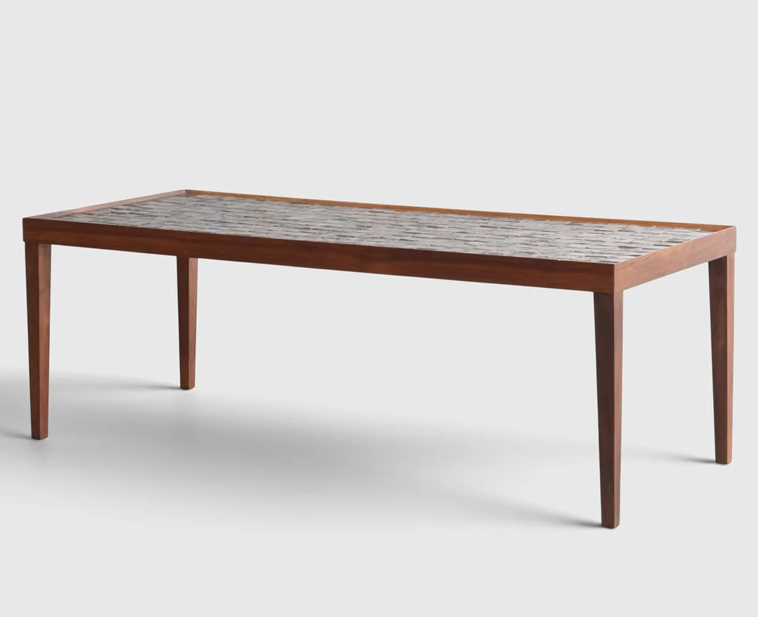 Rektangulært sofabord af palisander, plade med kehlet kant med ilagte farvede kakler. Danmark, 1960'erne. — Coffee Tables — Woxholt Auktionshus