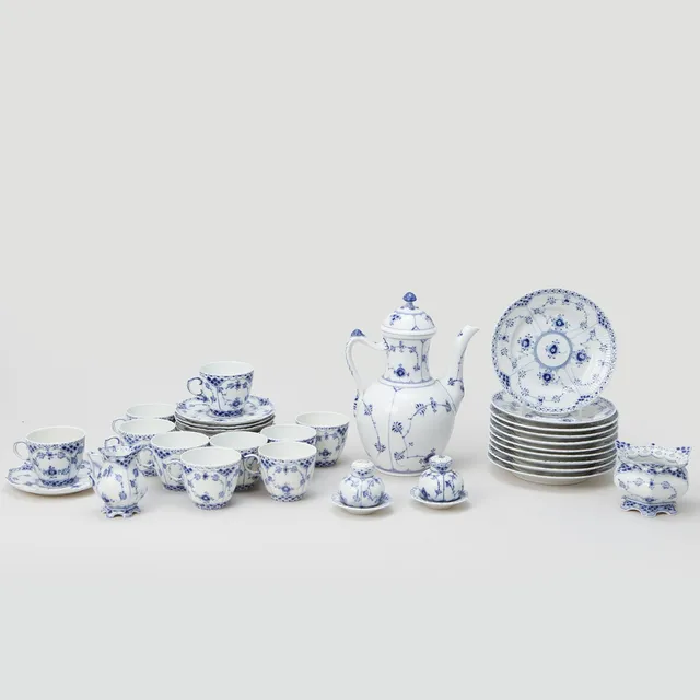 KAFFESERVIS, 25 delar, porslin, "Musselmalet", Royal Copenhagen.