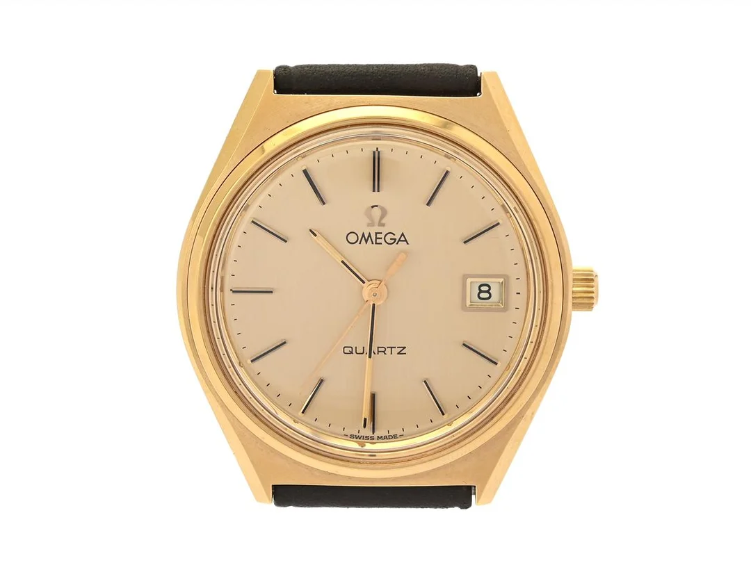 OMEGA, herrur, 35 mm, Cal 1370, Serie nr. 42716787, Ref nr. MD 196.0122, Boett nr. 196.0122 (LL), doublé (20 micron), quartz, plexiglas, datum, läderband, originalspänne, ca 1979, box. — Klockor/Omega — Kaplans