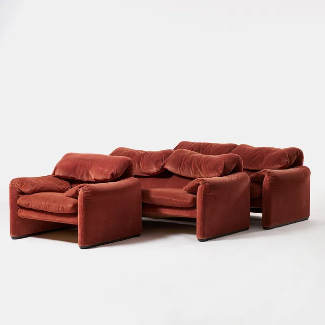 VICO MAGISTRETTI. “Maralunga“, 3 dlr, soffor & fåtölj, Cassina, formgiven 1973.