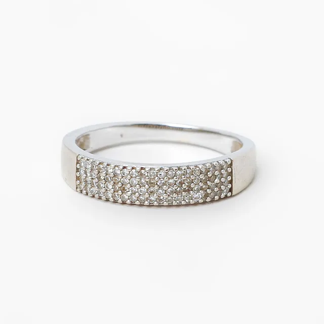 RING, 18k vitguld med små stenar. Vikt ca 3,2 gram.