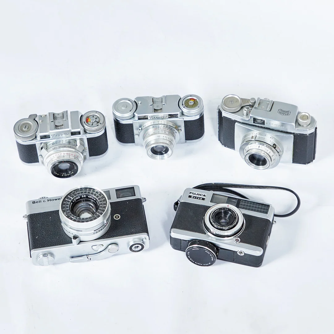 Canon, Braun, Fuji, fünf Kleinbildkameras, 1950-70er Jahre, Japan, Deutschland (5). — Cameras & accessories — Stockholms Auktionsverk Köln