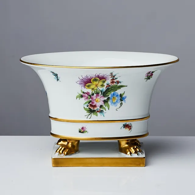 JARDINJÄR, 1900-talets mitt, Herend Hungary, porslin, handmålad dekor, förgyllda detaljer.