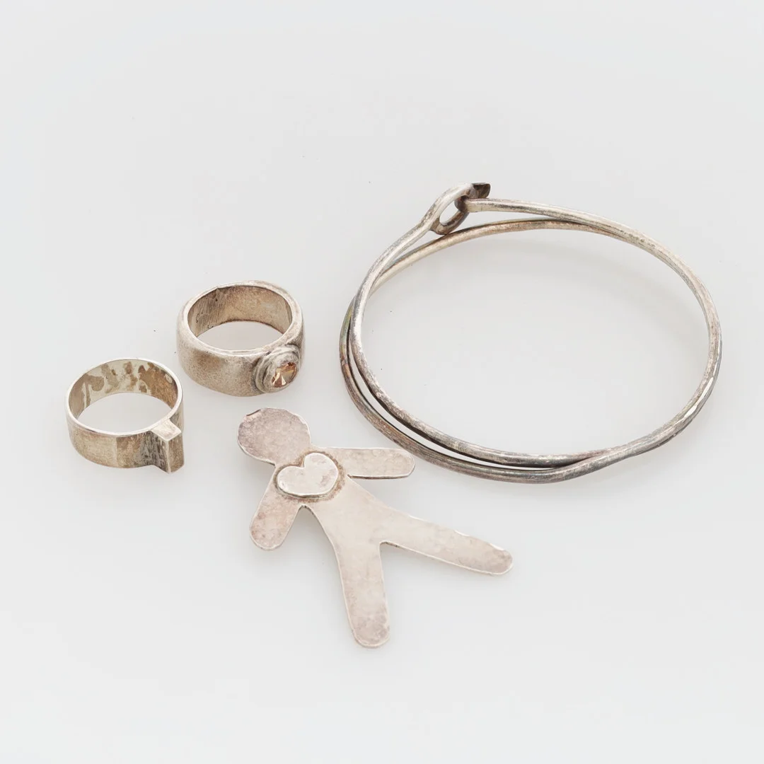 ARMBAND, RINGAR OCH HÄNGE, silver, totalvikt 51 gram. — Jewellery — Växjö Auktionskammare